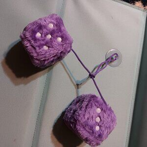 POM POM  FUZZY CUBIC PURPLE DICE